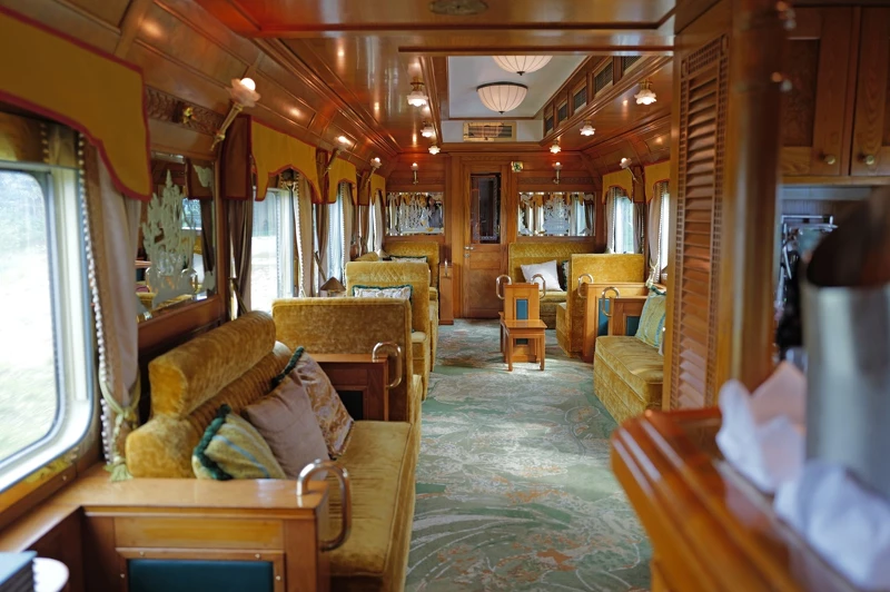 位處列車中心的鋼琴酒吧是所有乘客最喜歡停留的地方。