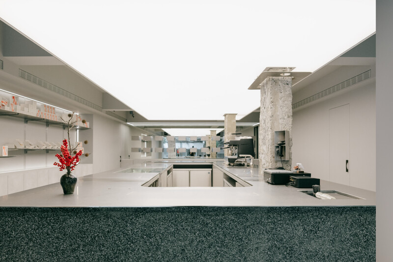 其空間與產品有著現代簡潔的樣貌。