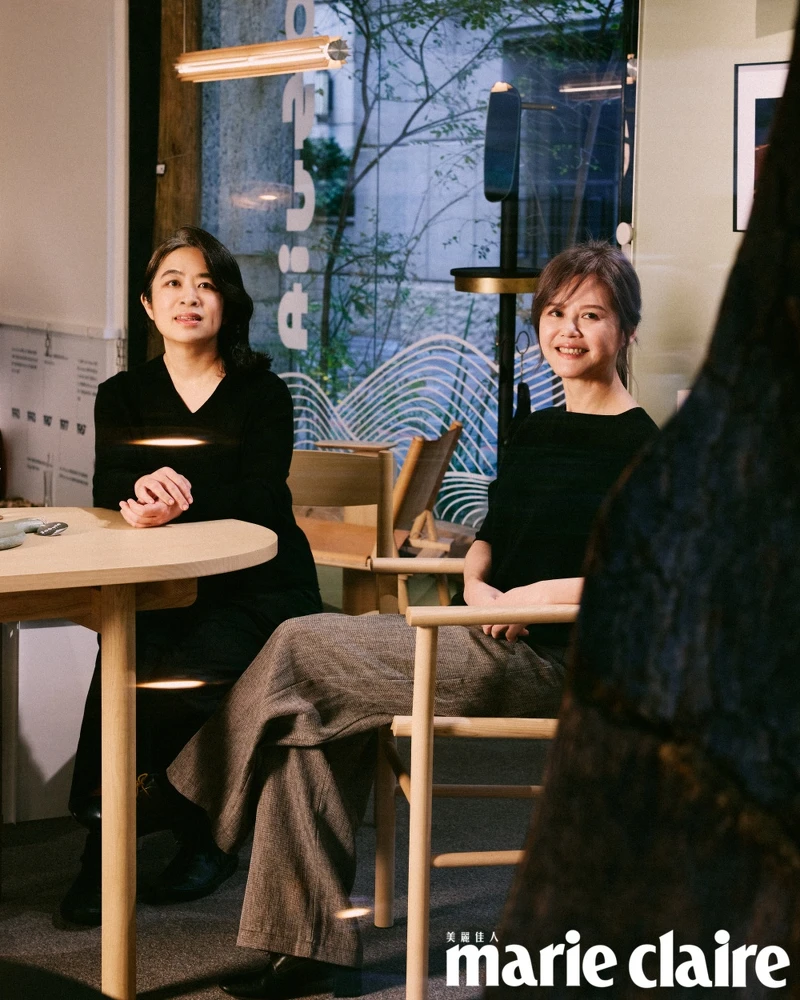 室內設計姊妹檔黃柏菁與黃鈴芳,共同經營了三個品牌:多元不受風格定義的「馥閣設計」、深度實踐使用者情感的「拾卓設計」,再到結合軟裝選品與策展思維的「JOSUIa」 室內設計姊妹檔黃柏菁與黃鈴芳,共同經營了三個品牌:多元不受風格定義的「馥閣設計」、深度實踐使用者情感的「拾卓設計」,再到結合軟裝選品與策展思維的「JOSUIa」