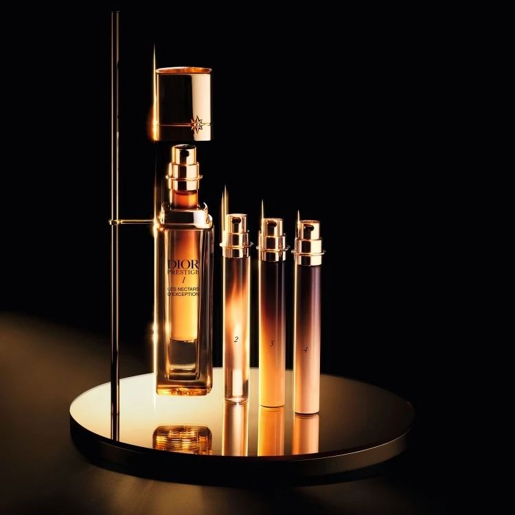 DIOR迪奧極緻精萃精雕煥顏安瓶情境圖。