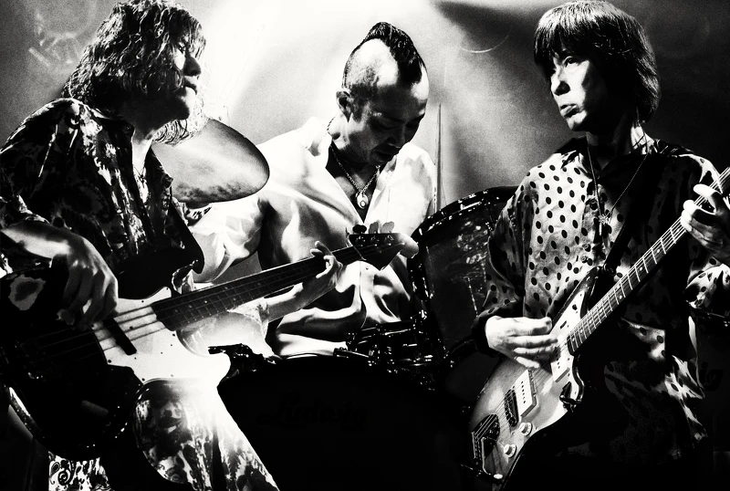 「日本車庫搖滾傳說」The Birthday 主唱千葉湧介於2023年辭世,但團員們選擇帶著他的精神繼續前行,在二十週年之際登上港邊舞台,意義格外深刻。 「日本車庫搖滾傳說」The Birthday 主唱千葉湧介於2023年辭世,但團員們選擇帶著他的精神繼續前行,在二十週年之際登上港邊舞台,意義格外深刻。