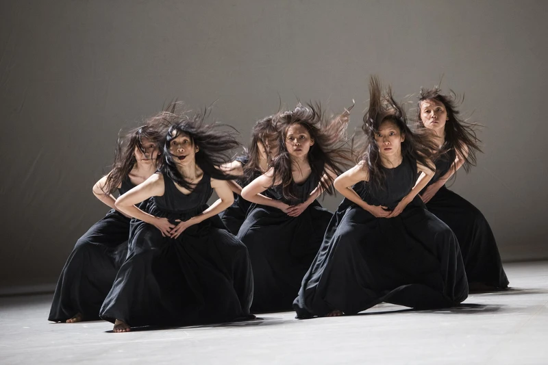 雲門舞集《一個藍色的地方》劇照_攝影 劉振祥