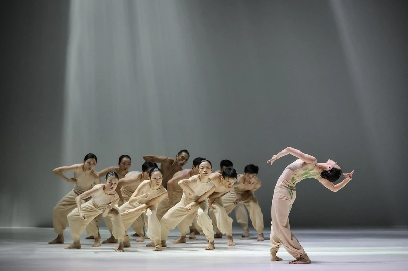 雲門舞集《定光》劇照_攝影 李佳曄