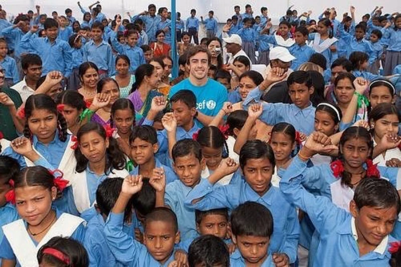 阿隆索作為聯合國兒童基金會（UNICEF）親善大使，影響力遍及全球。阿隆索作為聯合國兒童基金會（UNICEF）親善大使，影響力遍及全球。