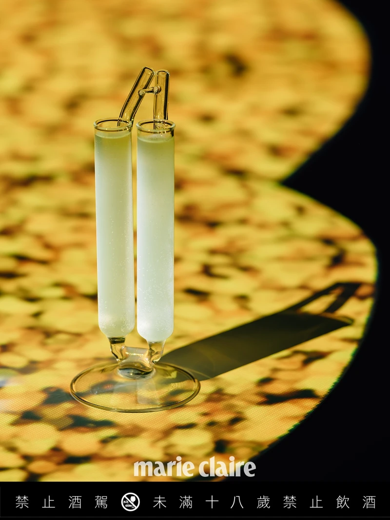 芝麻、醋、黃瓜、氣泡組合成我們熟悉的涼麵，是 Seven 最擅長的液體食物系列。