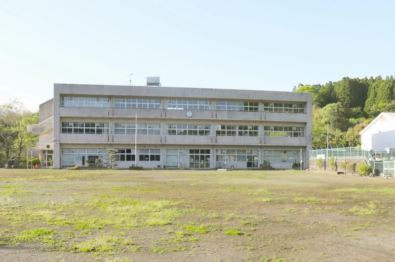 旧平三小学校外观。