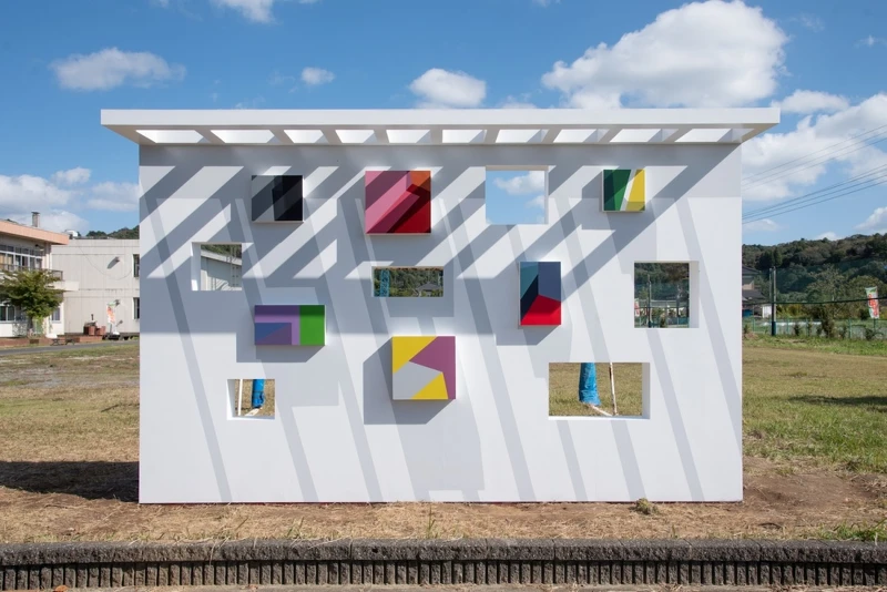 原田郁《WHITE WALL》。