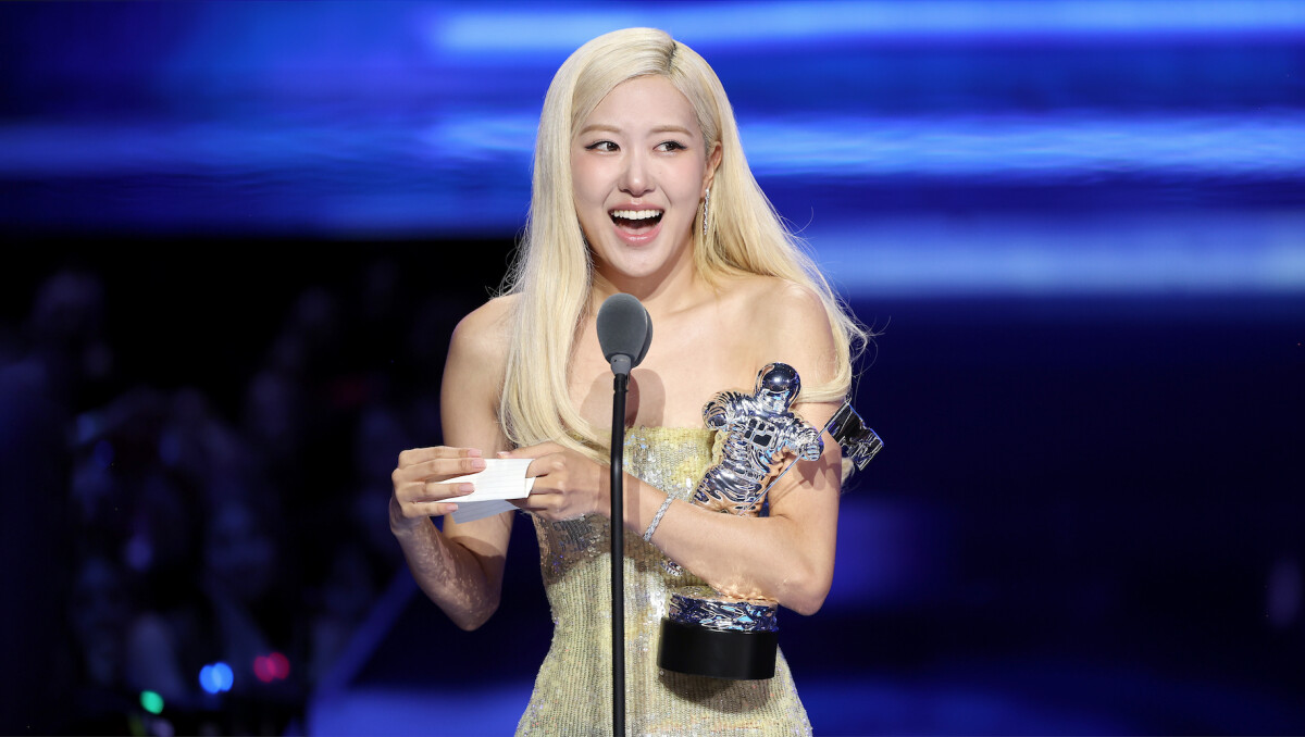 Rosé以〈APT.〉奪2025 MTV音樂錄影帶大獎「年度歌曲」!上台致詞獻給16歲懷抱夢想的自己