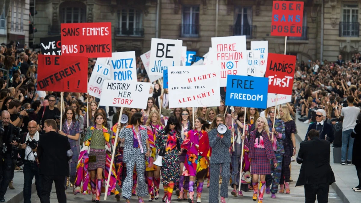 【2015巴黎時裝週】革命才是真時尚！Chanel站上街頭引領女性反叛潮流！