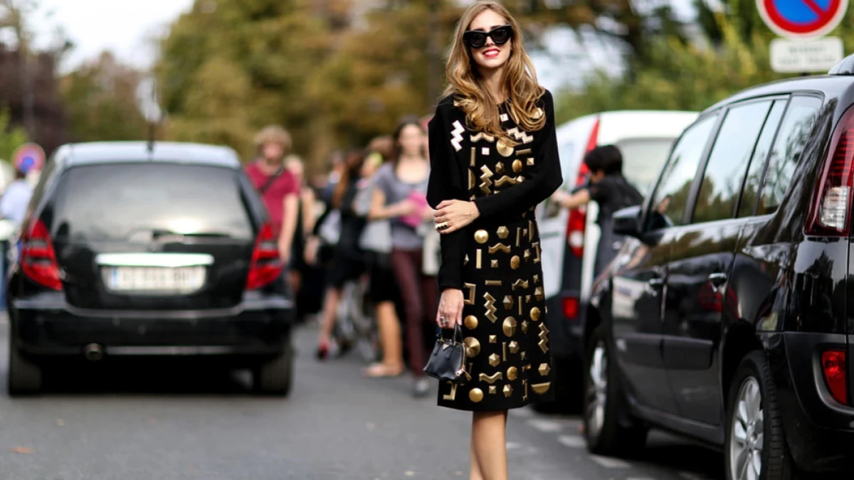 迷你包穿搭特輯！直擊2015春夏巴黎時裝週街拍，3招駕馭秋季必備小包