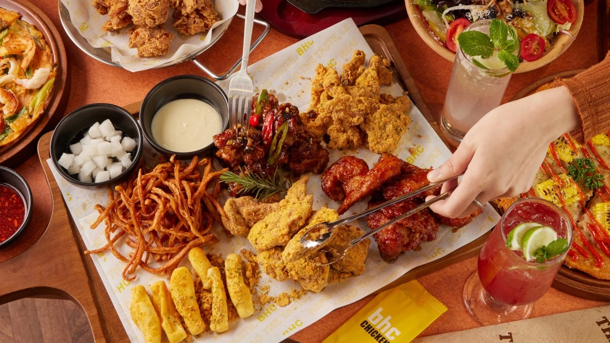 全智賢也著迷的炸雞！「BHC炸雞」信義ATT店開幕：聚餐分享盤、26款韓食新菜，打造信義區最強韓式餐廳新地標