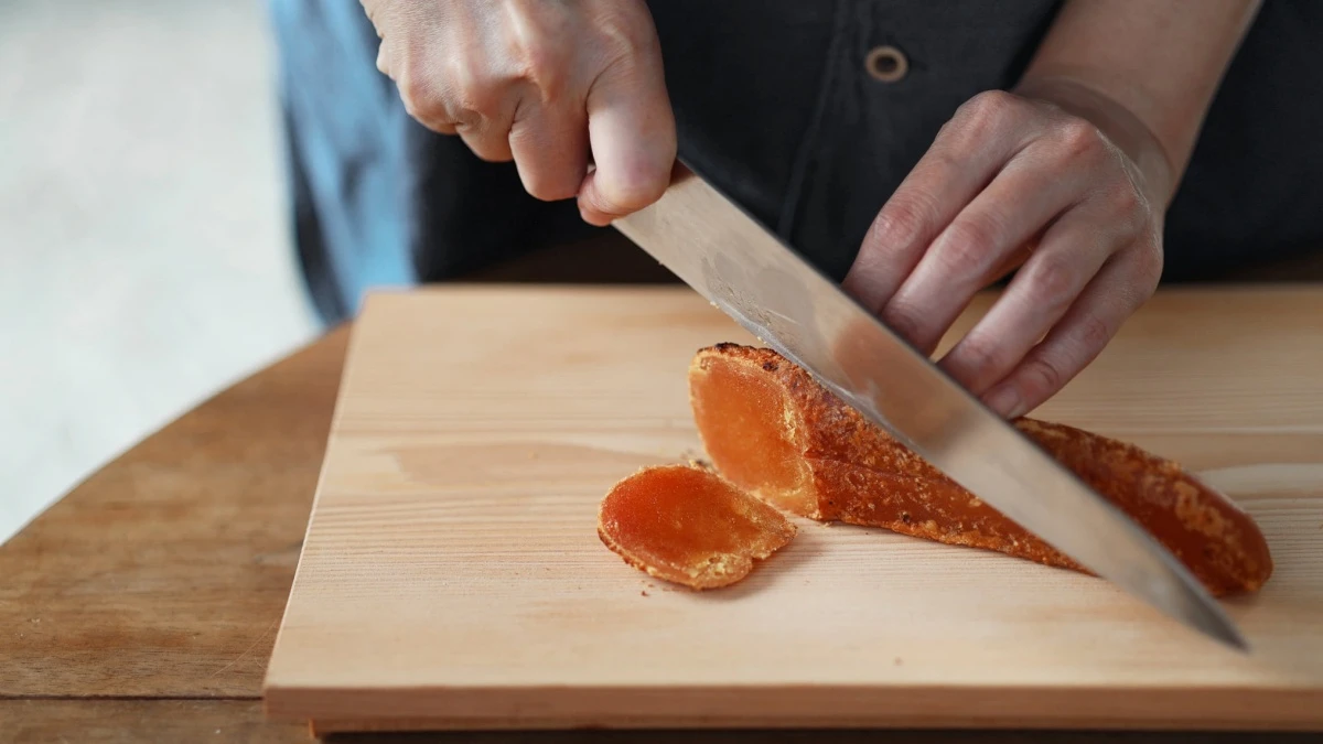 烏魚子10問全攻略：收錄烏魚子去膜處理、保存期限、私藏創意食譜，一篇看懂台灣黑金美味