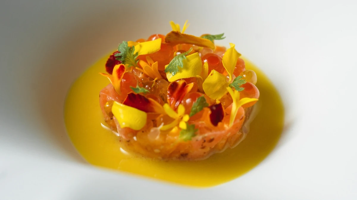 米其林一星「de nuit」全新季節菜單：千層牛肉、黃酒鵪鶉回歸以醬汁為重的法式料理結構