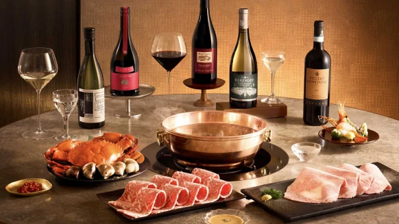 橘色涮涮屋x世界唎酒師冠軍打造專屬酒單！和牛肋眼搭秋田縣清酒，當季海鮮與隆河丘紅酒相襯