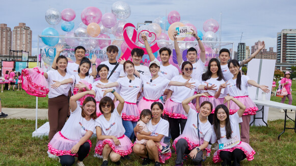 一路為自己的健康往前奔跑！2025 Pink Run不只宣導乳癌防治，更與蓓蕾莉攜手為乳癌重建而跑，秋日裡最具意義的粉紅重生公益計畫~快跟M編一起來踩點！