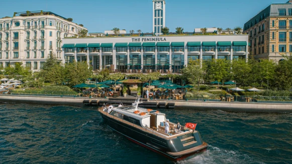 當抵達成為一場奢華儀式：「半島酒店」串連勞斯萊斯、直升機與遊艇華麗開啟非凡旅程