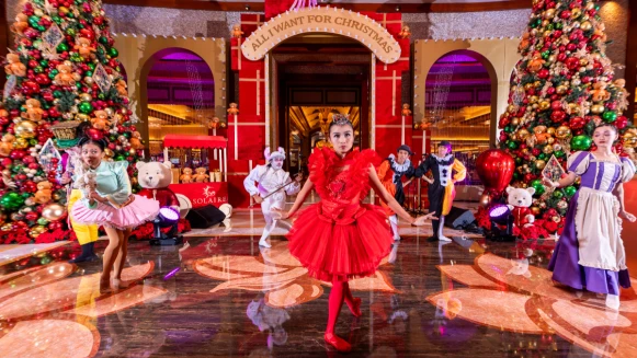 Solaire Resort金色燈海點亮馬尼拉灣：菲律賓頂級奢華度假城啟動聖誕體驗