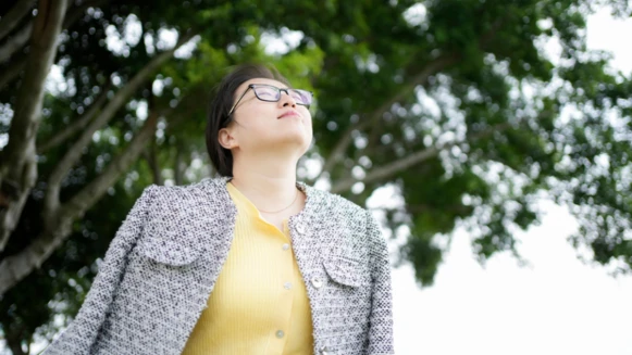 為什麼女性特別容易腦霧+焦慮?大腦清晰度每提升10%,焦慮感就會明顯下降!5個「清腦秘訣」快快學起來