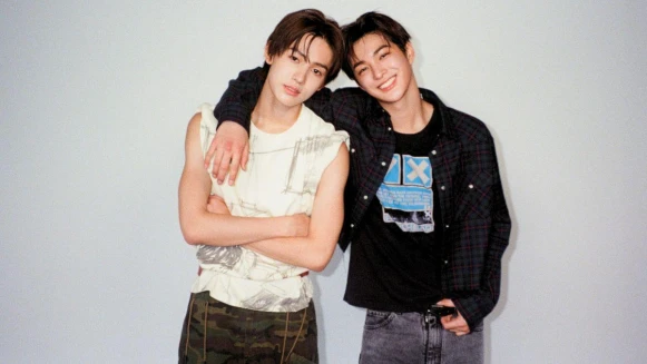 CORTIS 嚴成玹、安乾鎬分不清楚？3招認人技巧， 一次搞懂這對團體裡的雙胞胎