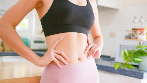 日韓女生狂推「骨盆搖擺」減壓法!3 種超簡單搖法 改善下背痛、脹氣,久坐族必練