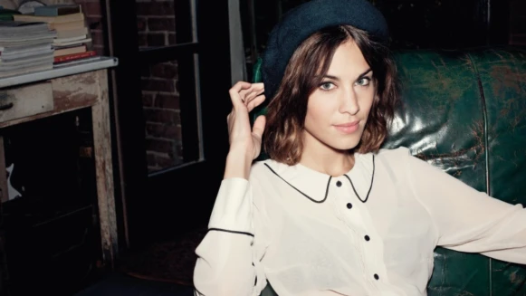 戴帽子頭髮扁塌怎麼辦？髮型師教妳 3 招：毛帽、貝蕾帽這樣戴臉最小