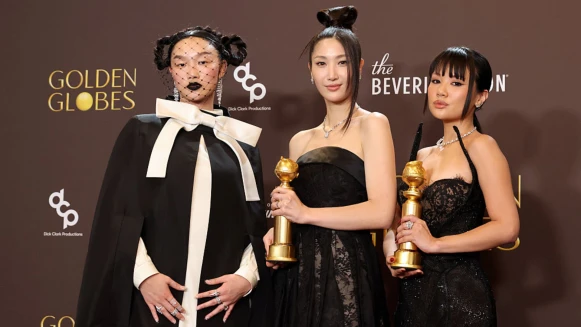 2026金球獎｜Netflix《Kpop 獵魔女團》奪2大獎，〈Golden〉原唱EJAE領獎淚灑舞台