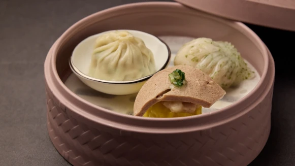 臺北「玖尹中餐廳」邀請粵菜名廚鄺啟明客座，師徒首度六手聯彈呈現粵菜當代風景