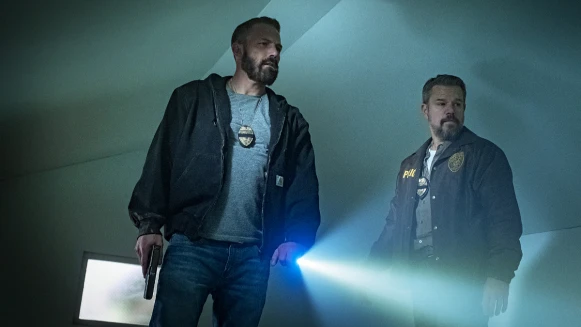 麥特戴蒙與班艾佛列克領銜主演Netflix《全信沒收》5大看點，故事原型源自2016一場 24 桶現金突襲行動