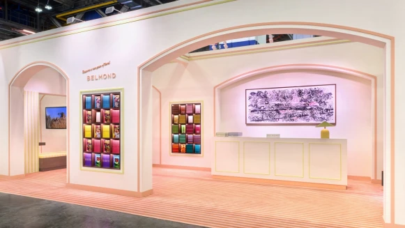 把秘魯搬到新加坡！Belmond 攜手鄔建安亮相藝博會，用500種筆觸拼貼出慢奢華的靈魂