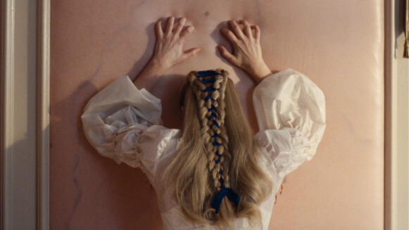 《咆哮山莊》角色全員病態？瑪格羅比、雅各艾洛迪詮釋經典原作的瘋狂虐戀、從這些角色看出情感依附