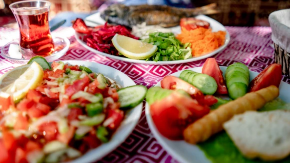 可鹹可甜還可養顏：鹽撒番茄加薑末/梅粉芭樂/醬油膏鳳梨食譜 台灣人最懂的水果餐 尤其女生愈吃愈美