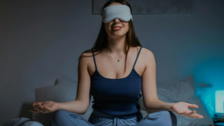 健康編輯實測：把睡前滑手機換成10分鐘瑜珈，挑戰7天後身體的變化超乎想像！