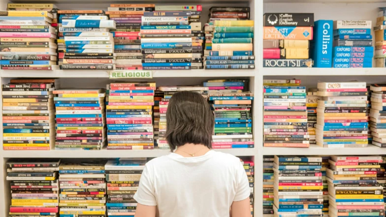 2025年度關鍵字揭曉Top10：「Vibe Coding氛圍編程」贏過氣場營造、微型退休、偽裝工作奪冠軍！HENRY意思？