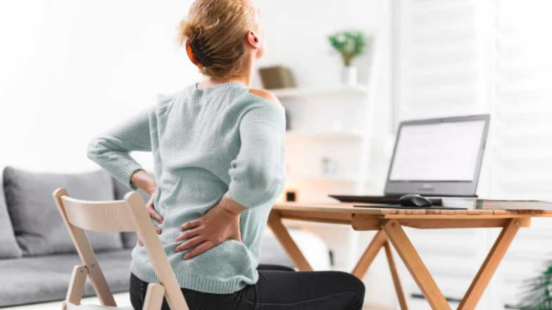 不是老化、也不是閃到腰，一變天就腰痠背痛？女性濕冷天必學「止痛大絕招」，3分鐘緩解放鬆