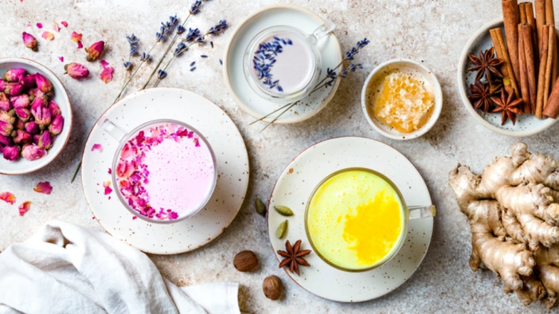 風靡歐美夢幻飲品「月亮牛奶」為何如此熱門？助眠原理、喝法、何時喝最有效…一次看懂！