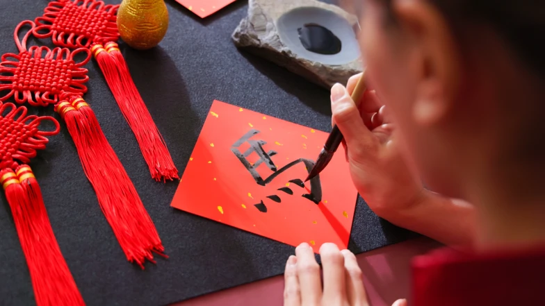 2026馬年吉祥話大全｜精選50個創意諧音、經典賀詞懶人包，新春拜年不落俗套