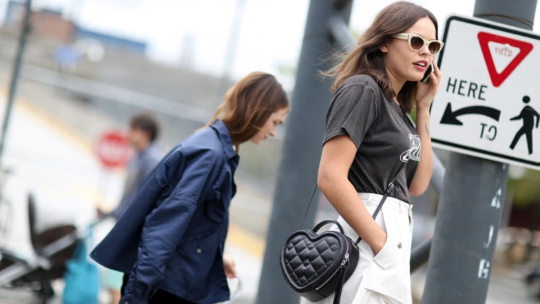 第一次約會後就沒下文？9 個讓男生「想逃跑」的 NG 行為：滑手機、假裝小鳥胃都上榜