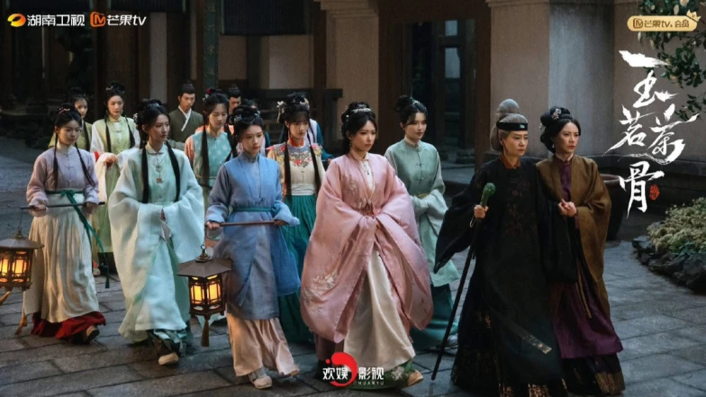 《玉茗茶骨》分集劇情 娜札歡喜當新娘，侯明昊成烙跑新郎，兩人從愛人變仇人，對簿公堂。