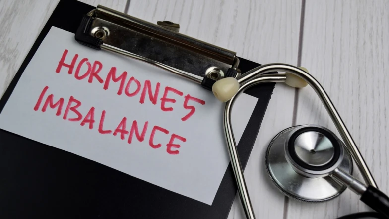 「荷爾蒙失衡」真的存在嗎？醫師揭露 TikTok 健康風潮背後的真相