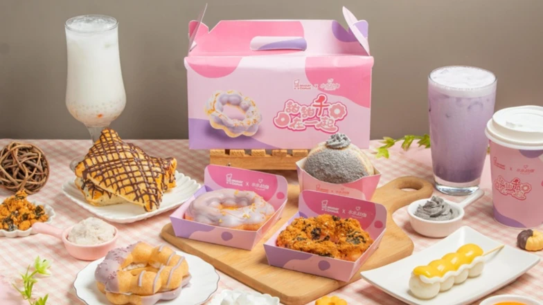 【Threads上紅什麼】千千聯名Mister Donut，8款台泰系甜甜圈開賣，網激推「肉鬆波堤」