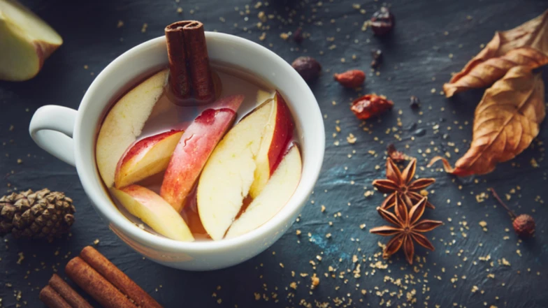 戒掉冰美式改喝這杯「消腫熱飲」：每天來一杯，臉色亮了、手腳也暖了