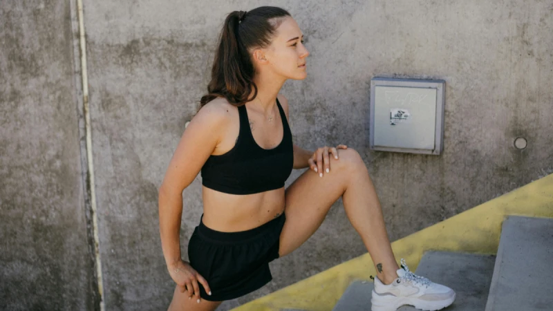 一學就會的「扶臀爬坡」訓練！不用上健身房3個在家自製坡道的方法、6個正確練習步驟、7天漸進式訓練計畫 讓妳高效燃脂、提臀又瘦腿