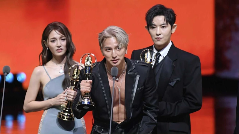 小煜兒子怎麼了?金鐘奪獎落淚喊「你長大的比較慢,我都會陪著你。」