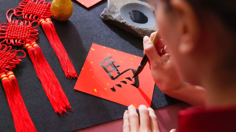 2026馬年吉祥話大全｜精選50個創意諧音、經典賀詞懶人包，新春拜年不落俗套