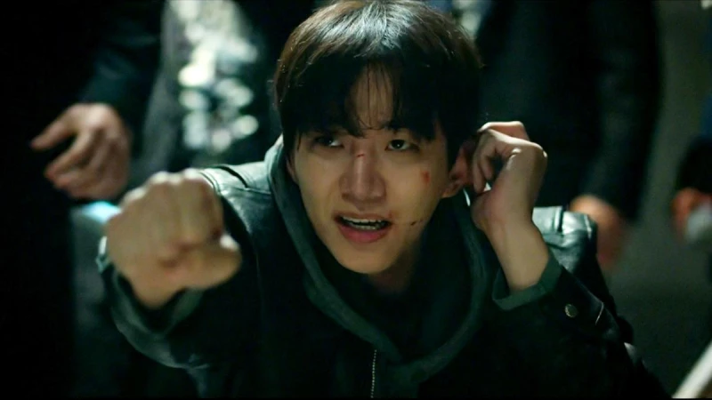 《現金英雄》分集劇情:李俊昊背30億高利貸，遭魔女姜漢娜盯上，浴火救未婚妻！(持續更新)