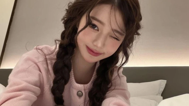 張員瑛慵懶麻花辮太可愛！簡單 5 步驟完成同款髮型、教學重點一次看