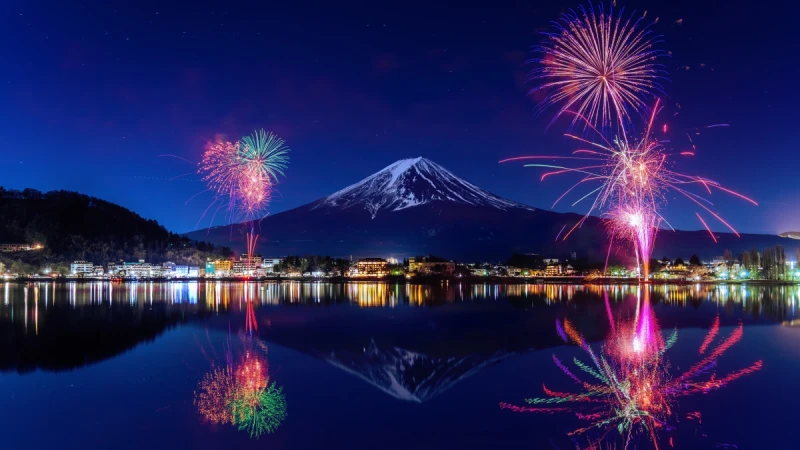 2026河口湖冬季花火攻略｜富士山前的璀璨煙火：施放日期、4大最佳觀賞點、保暖必看總整理