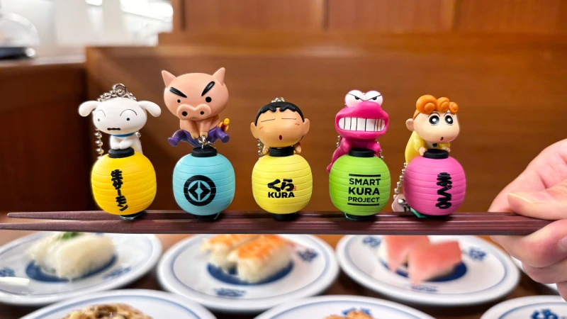 【Threads上紅什麼】小新粉衝了！藏壽司聯名蠟筆小新，13款扭蛋、壓縮旅行袋必搶